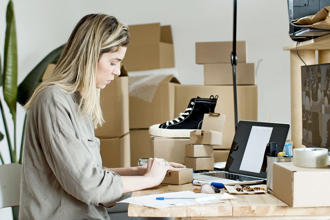 A e-commerce & online retail business owner